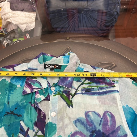 ➕Orange Floral Button-Up 34.5” Shirt
Light cotton fabric Bright - Picture 5 of 8